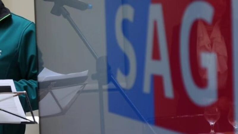 “No hubo evaluación de méritos”: Asociación de Funcionarios del SAG cuestiona “rápido ascenso” y “sueldo VIP” de periodista contratada por director del servicio