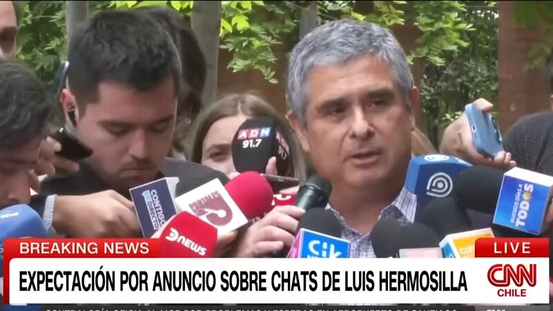 El abogado entregó un listado con los fiscales que mantuvieron contacto con Luis Hermosilla a través de chats.