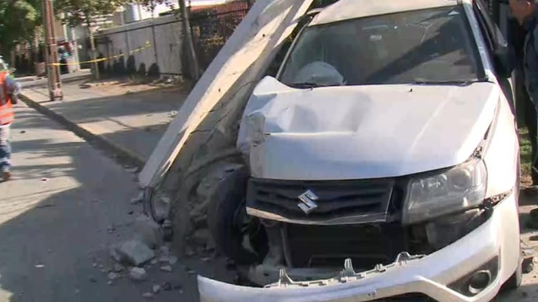 Mujer chocó tres postes en Conchalí