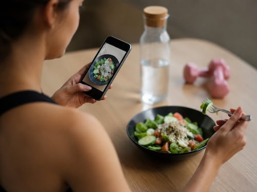Alimentación “saludable” bajo la lupa: expertas advierten que conductas restrictivas pueden derivar en trastornos alimentarios
