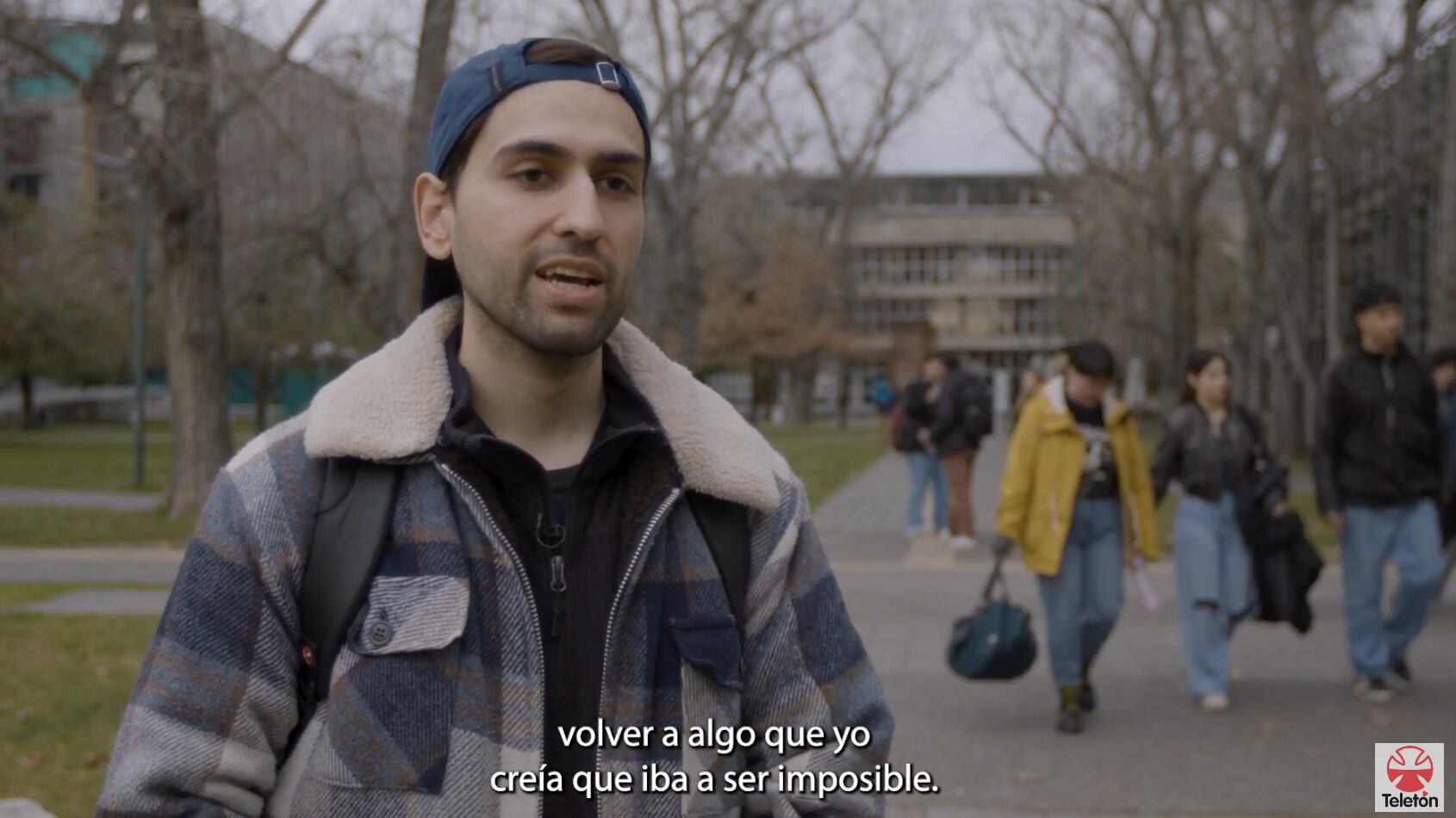 Juan Eduardo Toledo, paciente de la Teletón vuelve a la universidad