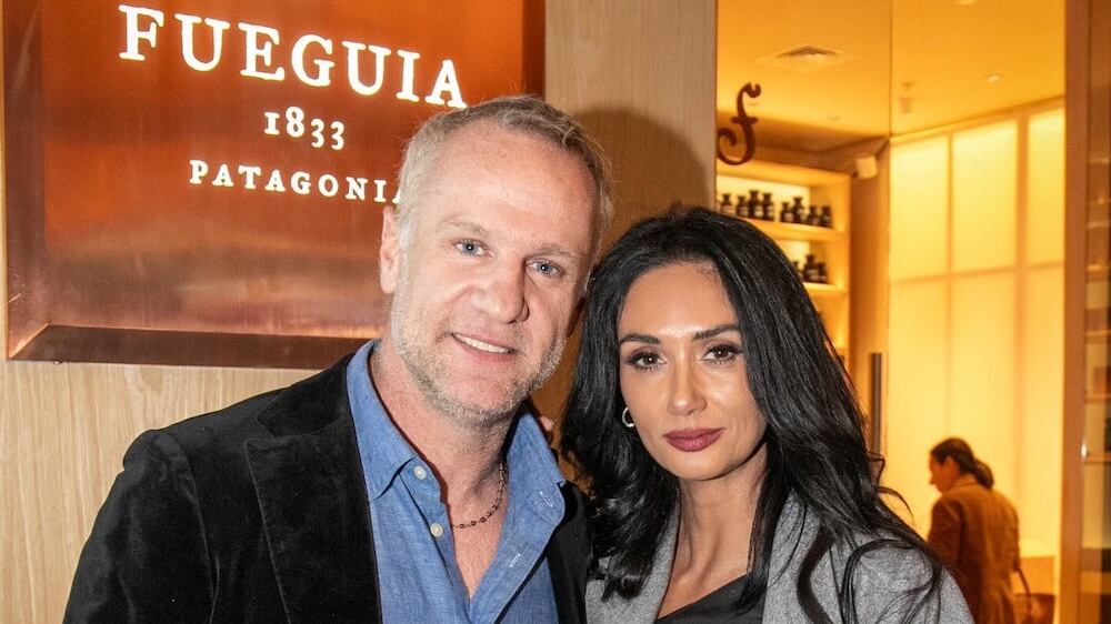 Pamela Díaz y Felipe Kast son captados en íntima escapada a termas de Pucón