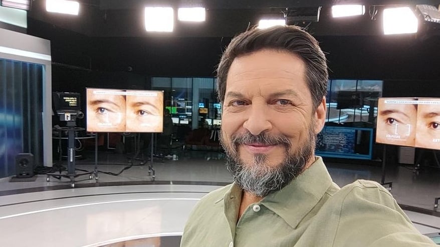 El periodista confirmó que dejará de realizar despachos en el matinal de Chilevisión para dedicarle más tiempo a su familia y apuntar a la conducción del noticiario de fin de semana del canal privado y su espacio informativo en radio Sonar.