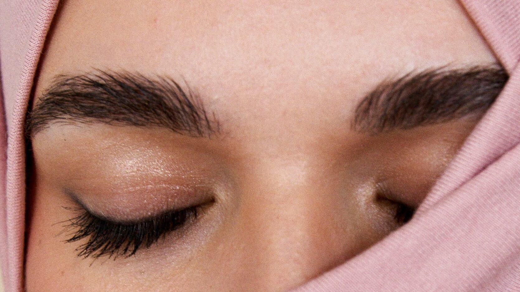 Microshading de cejas.