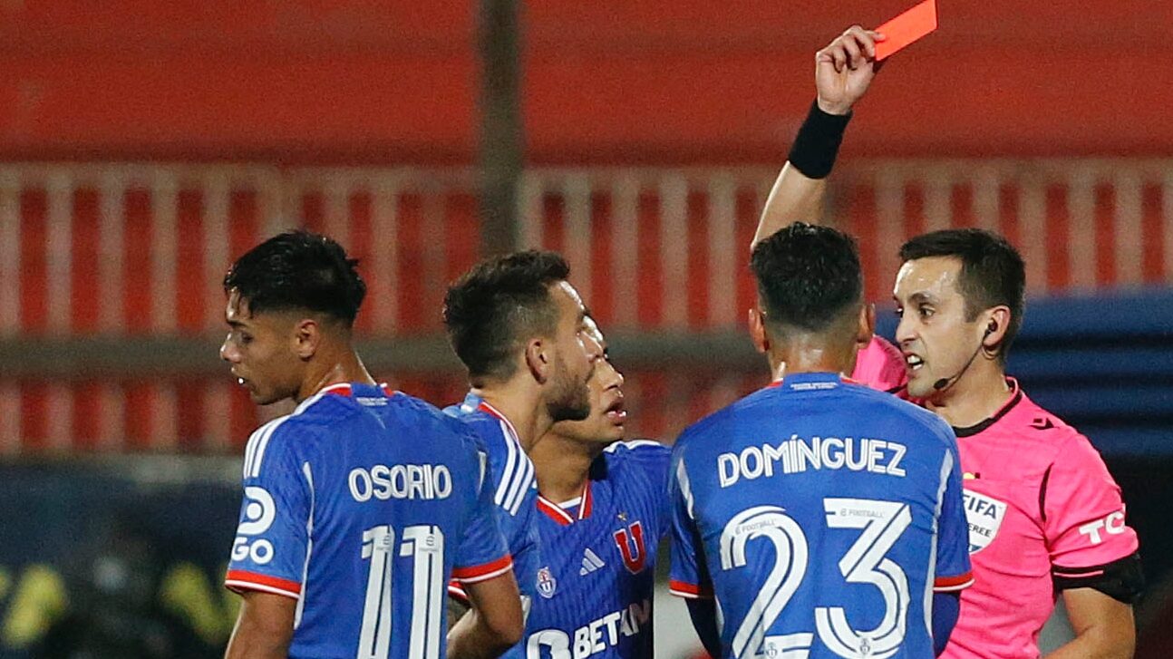 El jugador formado en la U recibió duras críticas por su rendimiento de este lunes en el empate de los azules con Cobresal.