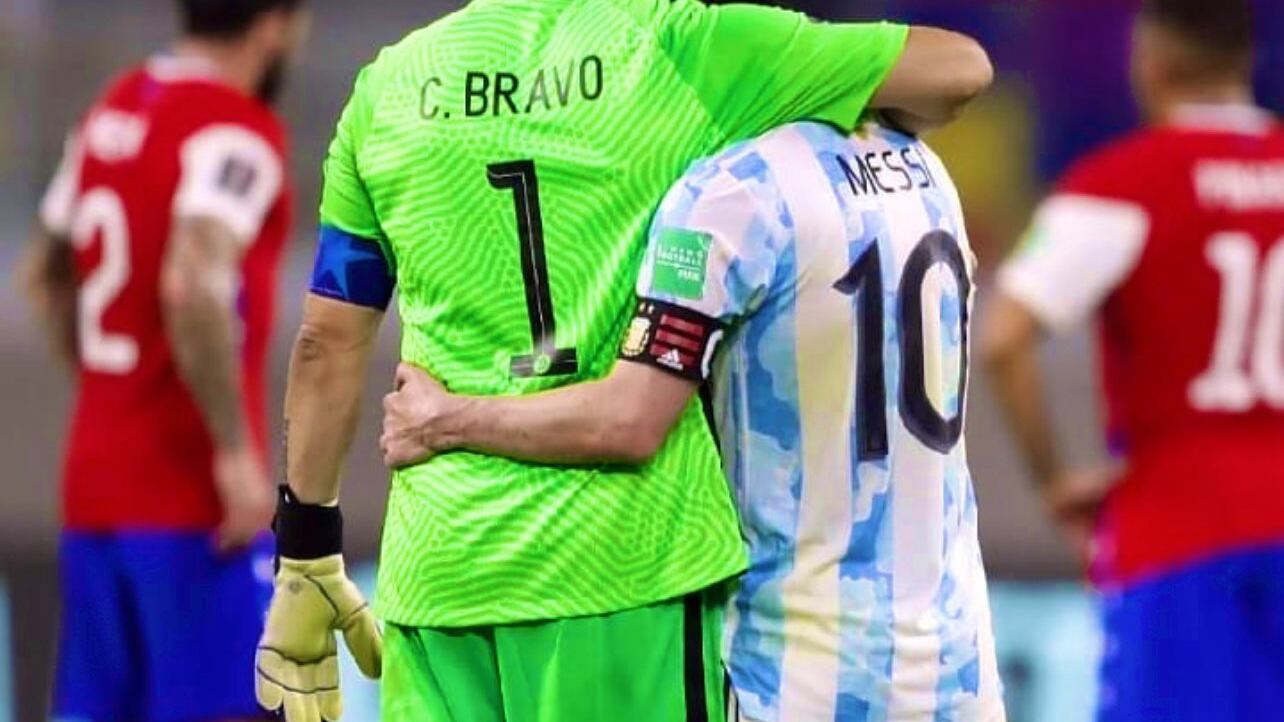 Claudio Bravo con Messi
