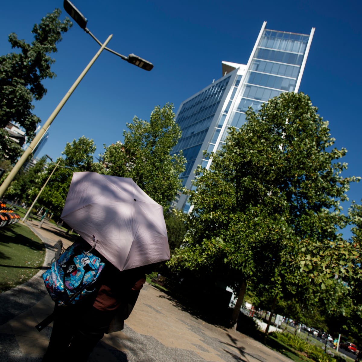 Alerta por altas temperaturas en Santiago: hasta 30°C en algunas zonas Alerta por altas temperaturas en Santiago: hasta 30°C en algunas zonas