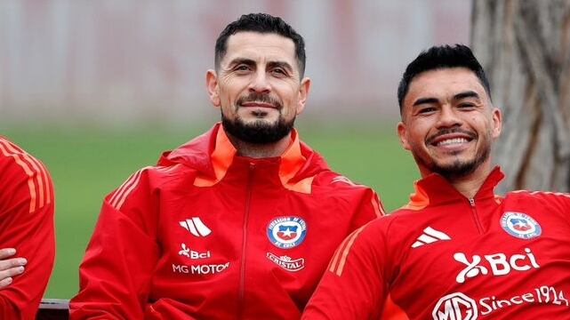 El arquero de la selección chilena se graduó de la enseñanza media a sus 36 años.