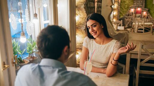 Cinco acciones que debes evitar en una primera cita