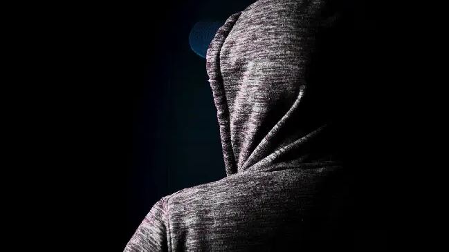 El hijo de la pareja de su madre la invitó a comer, la llevó con engaños a un motel y abusó de ella: autor de violación contra una menor es sentenciado