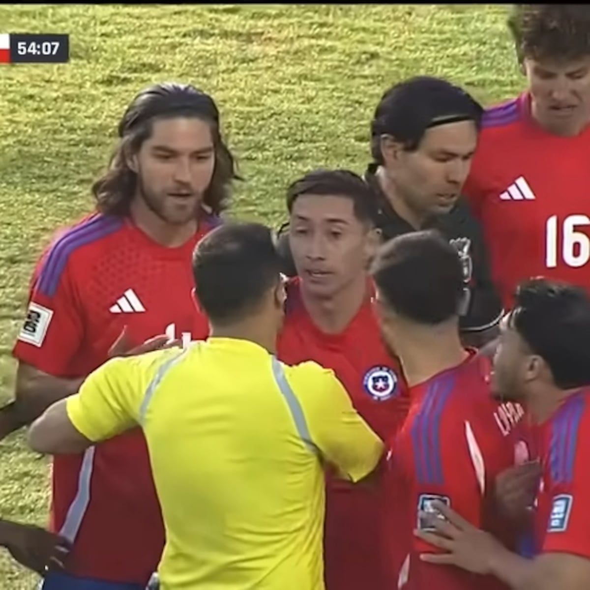 Francisco Sierralta pide disculpas por expulsión en derrota de Chile con Bolivia Francisco Sierralta pide disculpas por expulsión en derrota de Chile con Bolivia