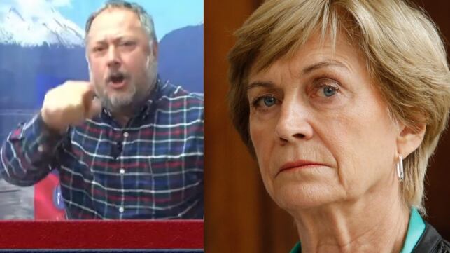 pobre hue***” a la excandidata presidencial por su postura.
“¿Quién te crees? ¿Quién te ungió de qué? Van a ir con un tercer proceso porque a ti se te ocurre, y a tus amigos (…) o sea a ti te importa el soberano y la democracia una hue***”, expresó.
Sumado a esto, Pool Vargas también comentó que “detrás de esto no solo está la izquierda, está la derecha traidora, globalista y está Piñera, no tengo ninguna duda ¡traidores!”, aseguró.
“El día en que yo sea Presidente de la República no te la vas a llevar pelada. Traidores con Chile, los vamos a fusilar, que es lo que se merecen”, remató.
Recordemos que hace unos días, la jefa comunal cuestionó el proceso para buscar una nueva Carta Magna encabezado principalmente por la derecha.
“Más parece un programa de gobierno de una mayoría circunstancial que una Constitución”, dijo.
“Si las cosas siguen así, naturalmente no voy a poner mi capital político para la aprobación de esta nueva Constitución que se discute, que en realidad no es una Constitución”, agregó.
Cabe señalar que tras los polémicos dichos de Pedro Pool, Evelyn Matthei ocupó su perfil oficial de X (Twitter) para manifestar su repudio tras lo sucedido.
“Expresar una opinión, especialmente para los extremos, es motivo para funas y amenazas”, afirmó.
“Siendo sincera, si bien no son correctos, no doy mayor relevancia a los ataques en redes sociales. Pero creo que hay límites y esto, al ser una amenaza, amerita estudiar acciones legales“, cerró.