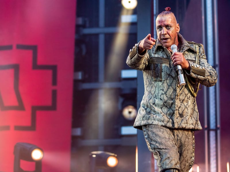 Till Lindemann, de Rammstein, afronta varias acusaciones por abuso sexual