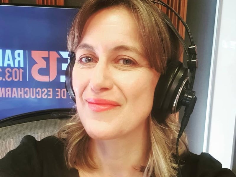 Carolina Urrejola anuncia su salida de T13 Radio tras 9 años en la estación: “Llegó el momento de dejar el nido”