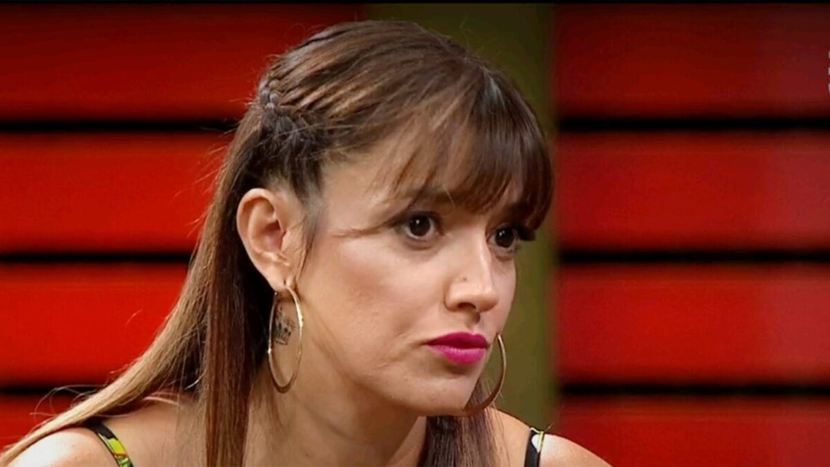 Una ola de comentarios en la cuenta de Instagram de Yamila Reyna generó la publicación que realizó la animadora junto a sus compañeros del matinal Buenos días a todos, equipo que reemplaza a los conductores oficiales María Luisa Godoy y Eduardo Fuentes.
Junto a Daniel Fuenzalida, Simón Oliveros y Kevin Felgueras, la comediante argentina celebró la oportunidad de compartir en pantalla con “estos galanazos”.