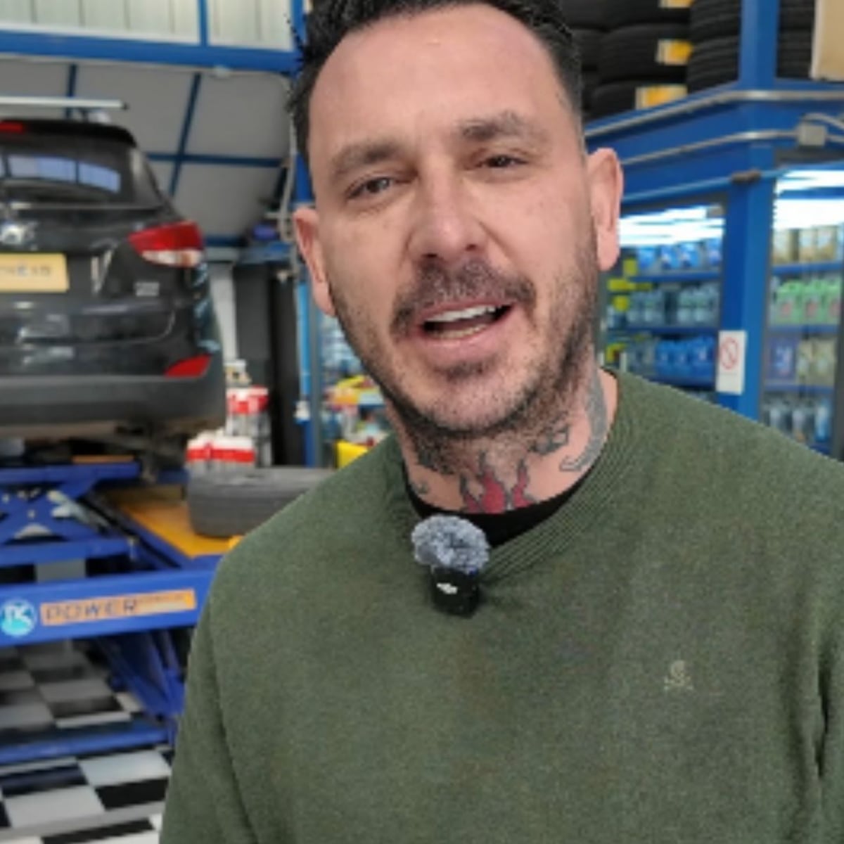 Pinigol comparte íntima celebración con amigos tras triunfo de Kast Pinigol comparte íntima celebración con amigos tras triunfo de Kast