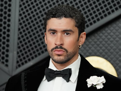 Lo que esconde el traje de Bad Bunny usado en los Grammy 2026