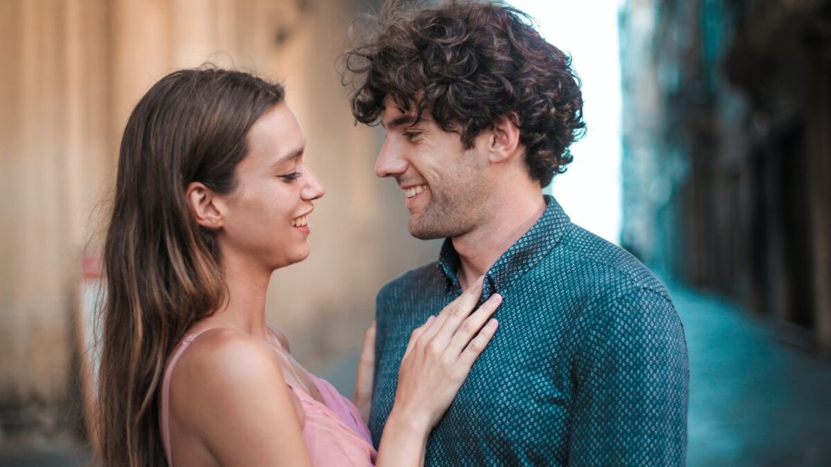 Al conquistar a un hombre, hay algunos errores comunes que las mujeres deben evadir