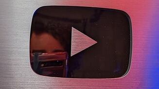 Placa de YouTube. Foto: captura Instagram