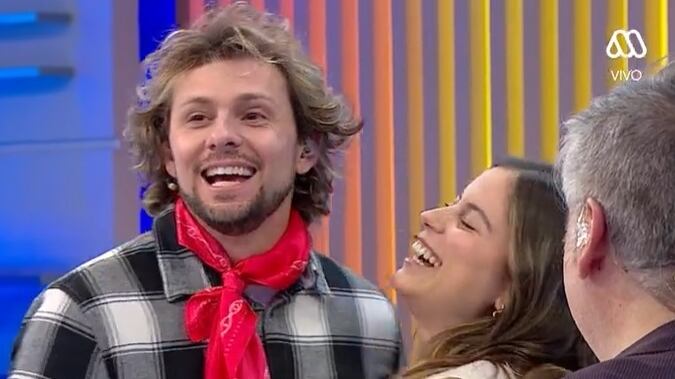 El conductor de "La hora de jugar" fue sorprendido en el espacio de Mega con la visita de su pareja y el contacto por videollamada con sus padres, luego de anunciar este fin de semana el embarazo de Amanda.