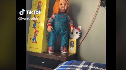 Muñeco Chucky es viral por moverse y hablar sin pilas