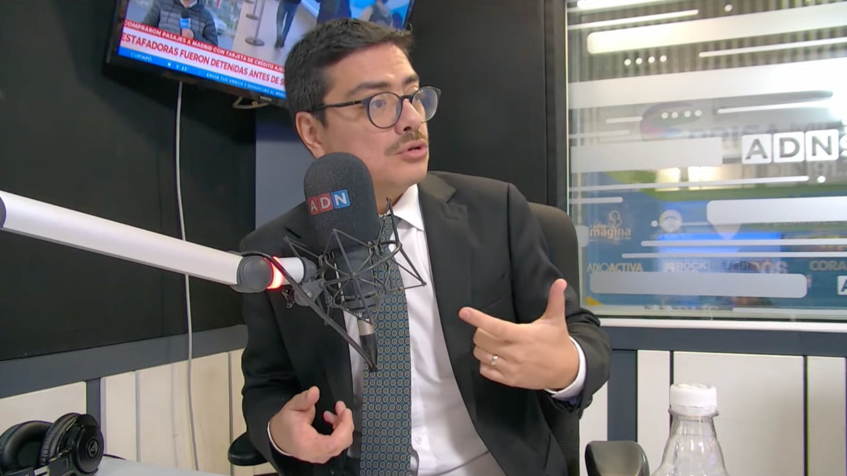 El director de la Junaeb acusó ocultamiento de información