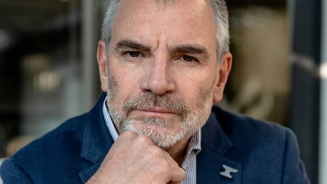 El actor Álvaro Rudolphy dejó hace unos años de trabajar en las teleseries nacionales. En entrevista con el Podcast Chileactores reveló los críticos motivos de su decisión.