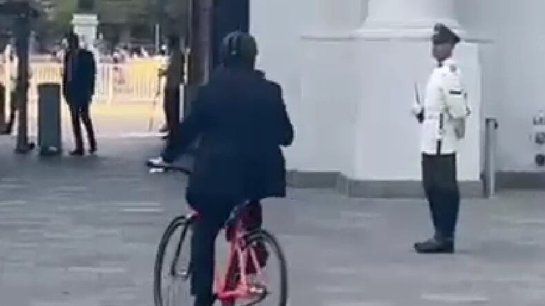 Gabriel Boric en Bicicleta