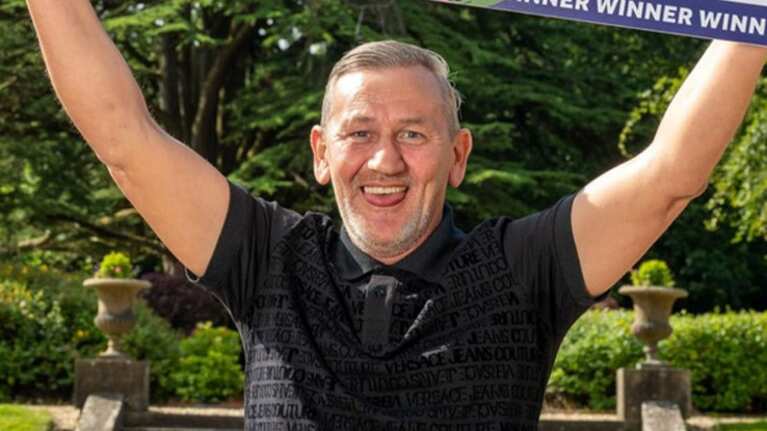 El hombre siguió un consejo de su madre y ganó la Lotería