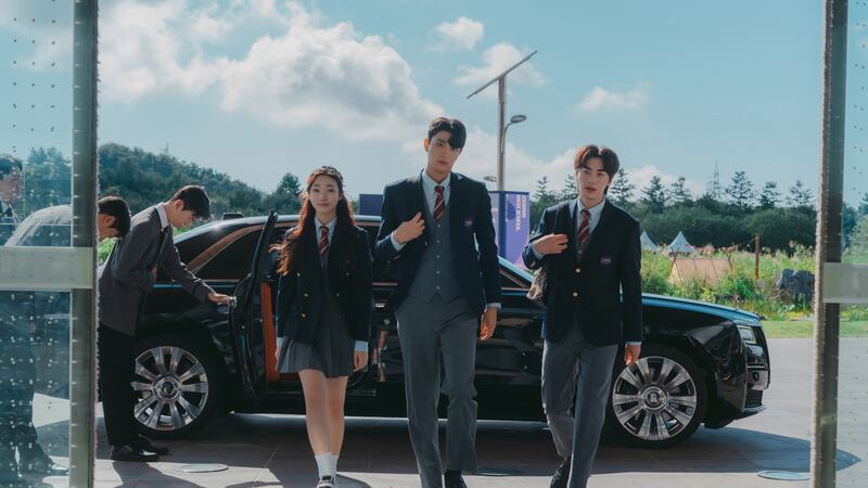 ‘Jerarquía’ es la nueva serie juvenil de Netflix que mezcla el poder, la ambición y la clase social