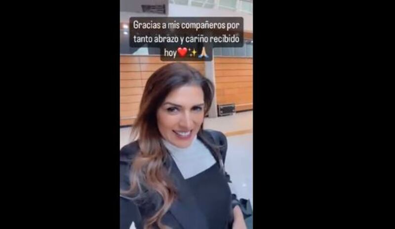 “Su contrato terminó ayer”. Con esas palabras fuentes al interior de TVN confirmaron a Publimetro la salida de Ivette Vergara de Televisión Nacional.
Días atrás El Filtrador adelantó que la animadora no renovaría contrato y se hacía inminente su salida, situación que ocurrió el lunes 30 de septiembre.
“Gracias a mis compañeros por tanto abrazo y cariño recibido hoy”, publicó la madre de Nicolás Solabarrieta en sus historias de Instagram, junto a un video caminando por las instalaciones del canal donde arribó el año 2022.