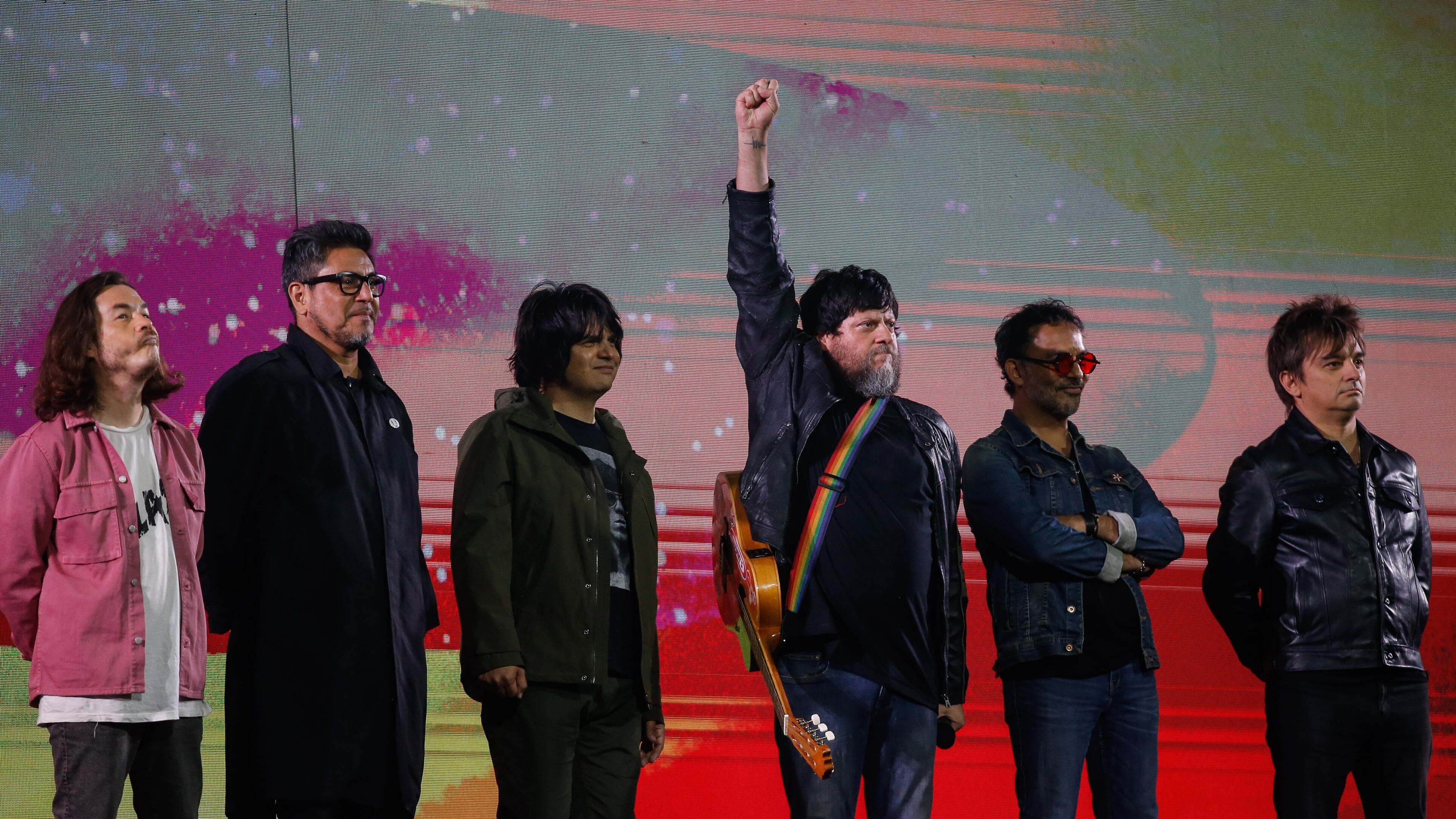 La banda chilena se presentó con una serie de recitales este fin de semana, donde aprovecharon de hacerle un homenaje al humorista Fabrizio Copano por la invitación que les hizo para estar en el escenario del Festival de Viña de este año.