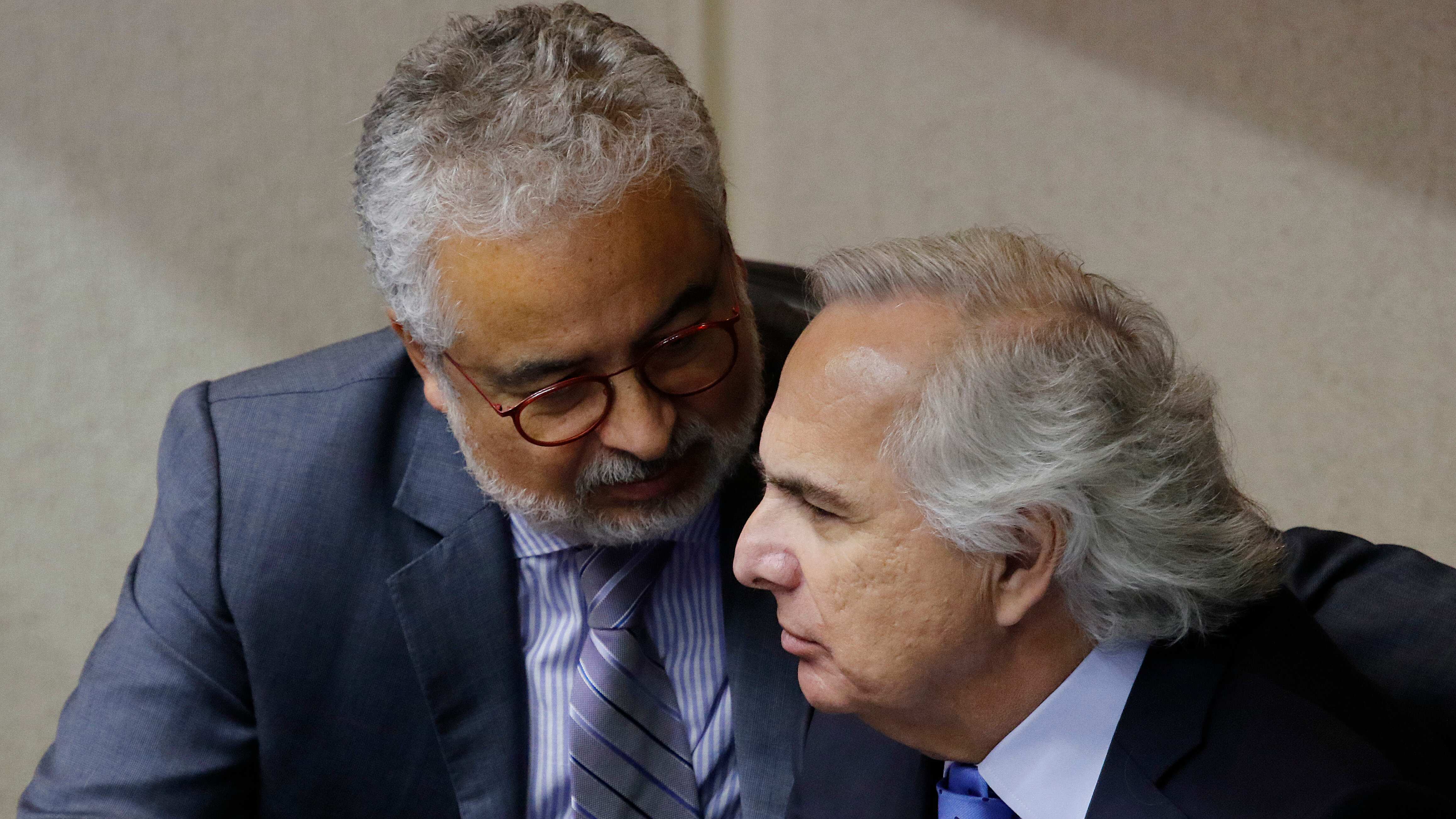 Luis Hermosilla y Andrés Chadwick, durante la acusación constitucional en el Congreso, en diciembre de 2019. / Agencia Uno