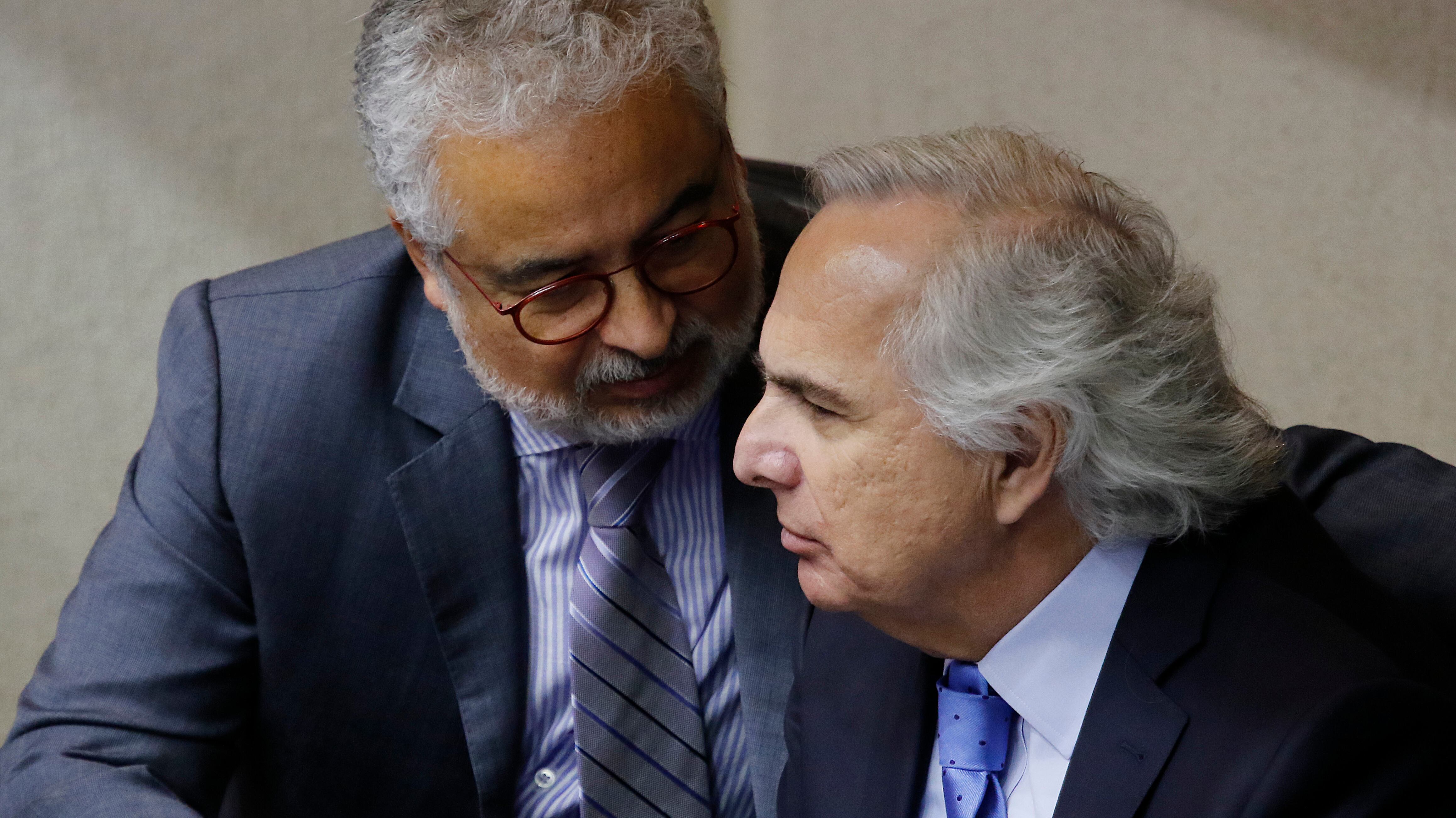 Luis Hermosilla y Andrés Chadwick, durante la acusación constitucional en el Congreso, en diciembre de 2019. / Agencia Uno