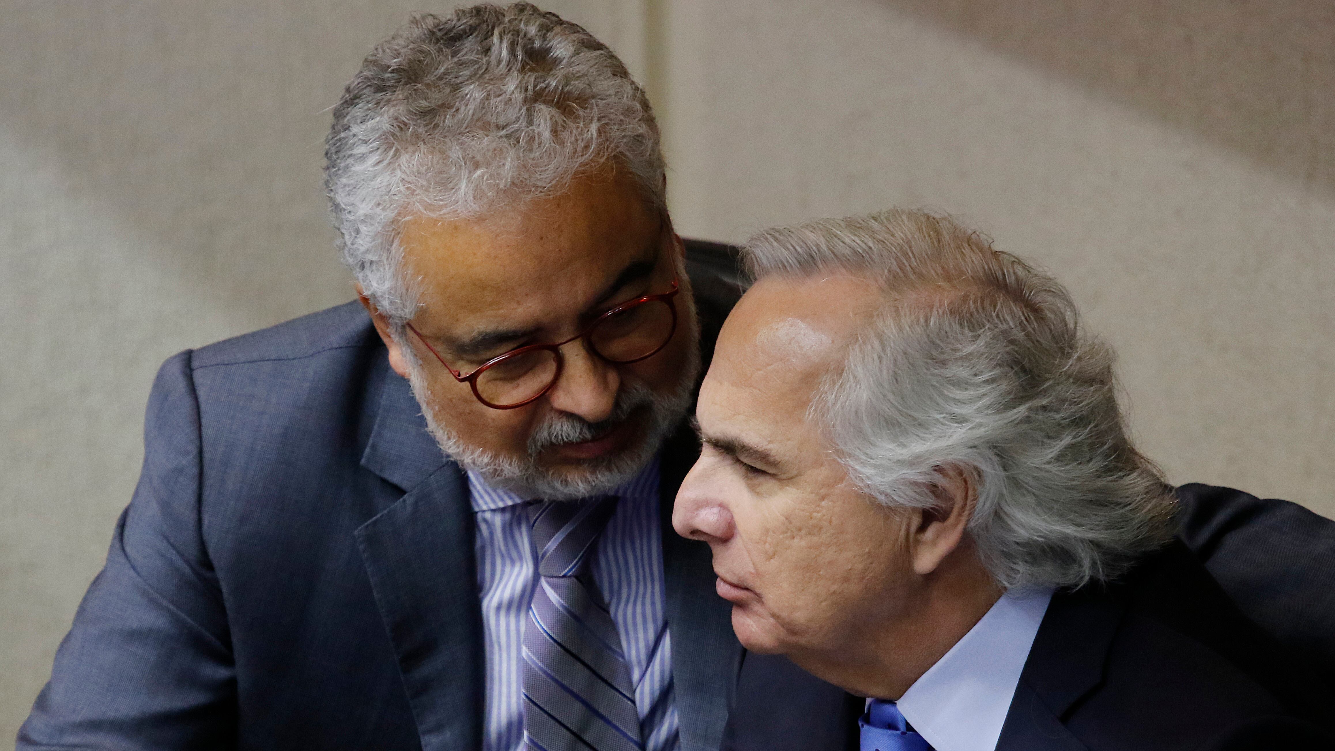 Luis Hermosilla y Andrés Chadwick, durante la acusación constitucional en el Congreso, en diciembre de 2019. / Agencia Uno