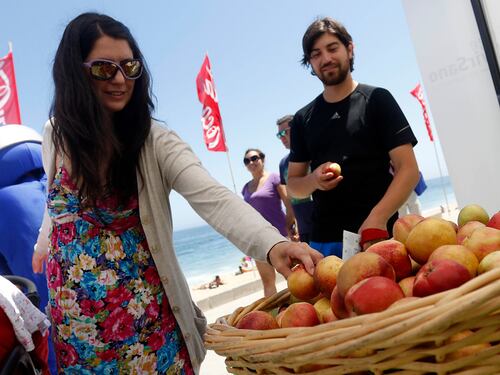 Mito o realidad: ¿lavar la fruta realmente elimina los pesticidas?