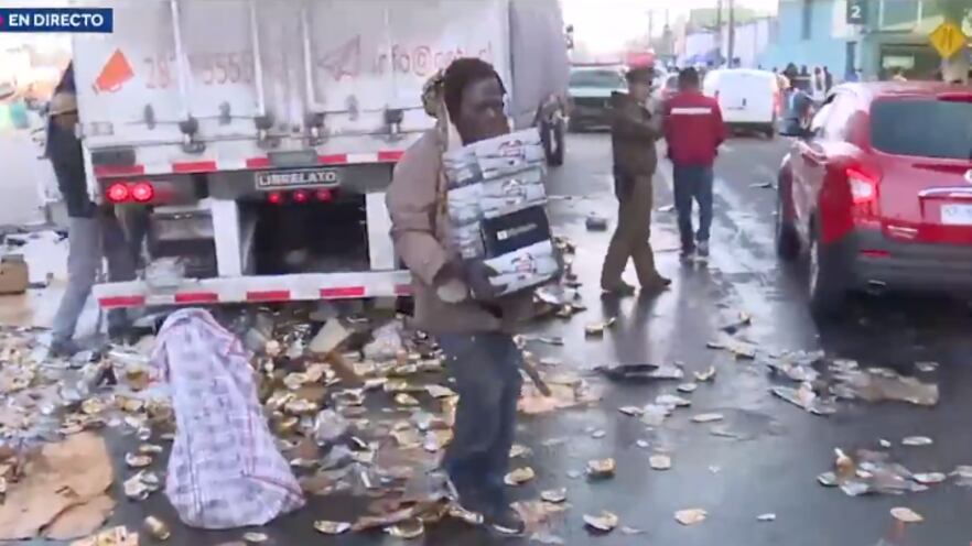 Camión con cervezas perdió la carga