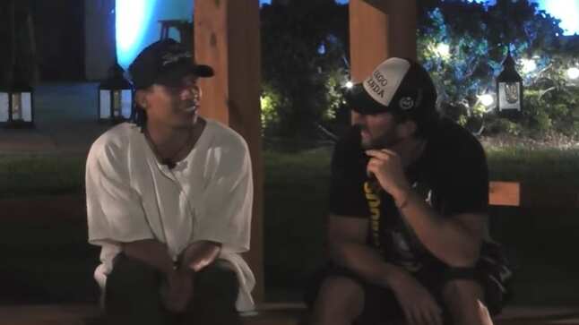 El cantante urbano se confesó con el chico reality.