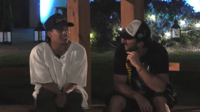 El cantante urbano se confesó con el chico reality.