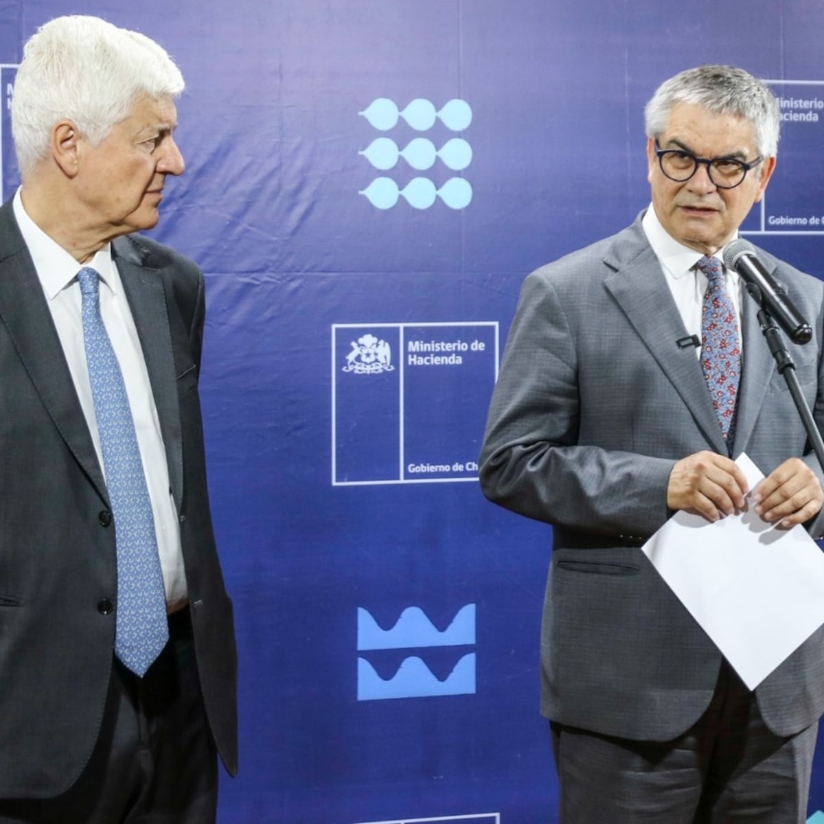 Ministro Marcel respalda argumentos de director del SII sobre contribuciones Ministro Marcel respalda argumentos de director del SII sobre contribuciones