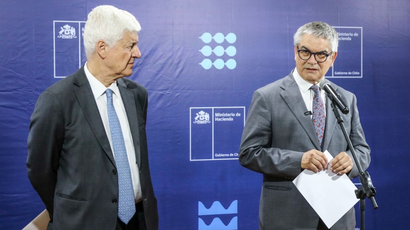 El ministro de Hacienda defendió los argumentos del director del Servicio de Impuestos Internos para explicar su deuda impaga de nueve años en contribuciones de su propiedad en Paine.