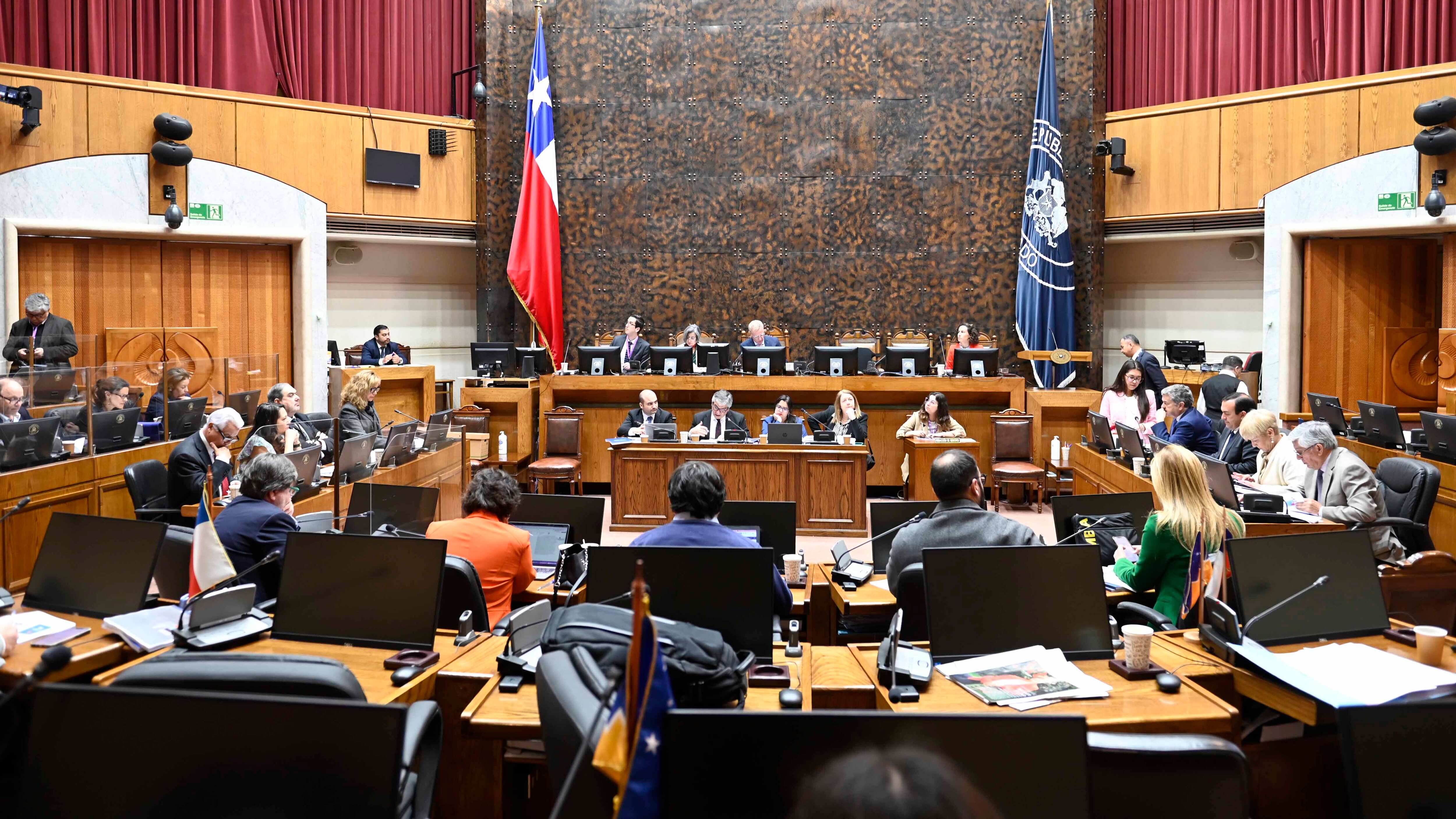 Mario Marcel, encabezando las tratativas por el Presuesto en el Congreso. / AGENCIARON