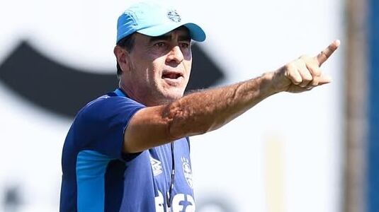 El técnico argentino-boliviano reconoció este martes que le gustaría volver a dirigir a Colo Colo.