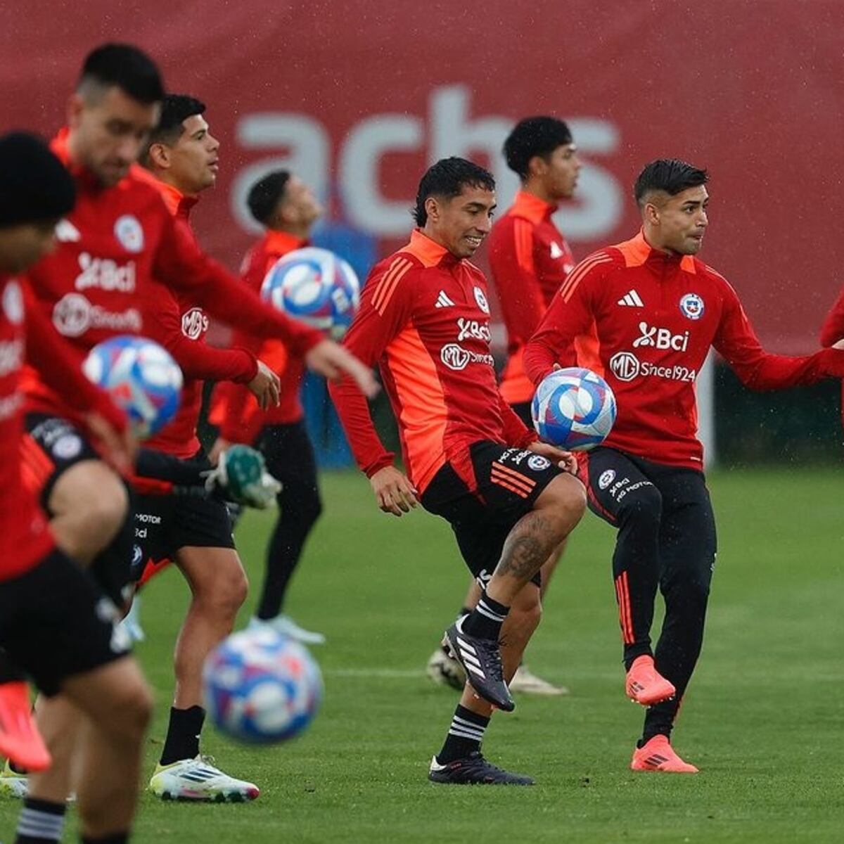 Gareca sorprende con formación defensiva para Chile vs. Brasil Gareca sorprende con formación defensiva para Chile vs. Brasil