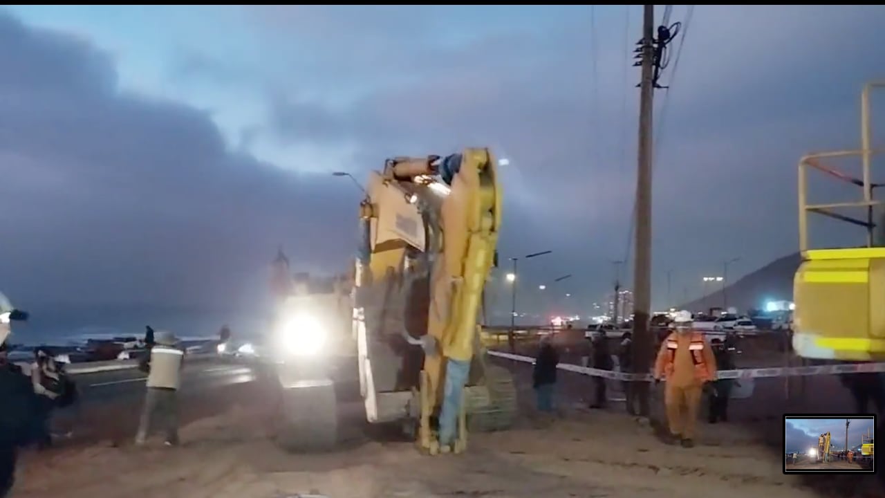 Carabineros realiza operativo de desalojo en borde costero de Antofagasta.