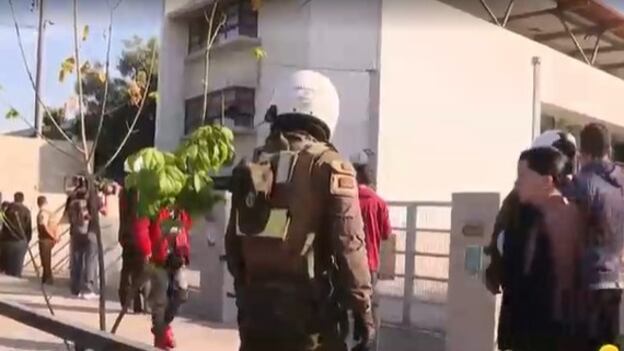 Detienen a apoderado que ingresó a colegio de Renca para amenazar a estudiante