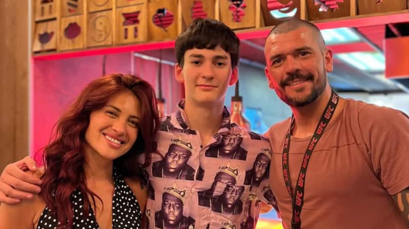 Karen Paola, Juan Pedro Verdier y su hijo Guillermo | Captura: Instagram @karenpaolamusic