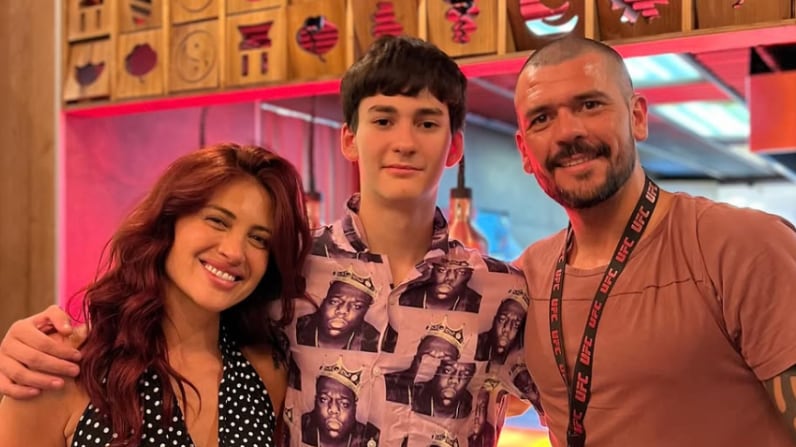 Karen Paola, Juan Pedro Verdier y su hijo Guillermo | Captura: Instagram @karenpaolamusic