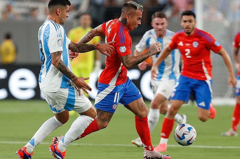 Eduardo Vargas fue uno de los titulares de la Roja frente a Argentina.