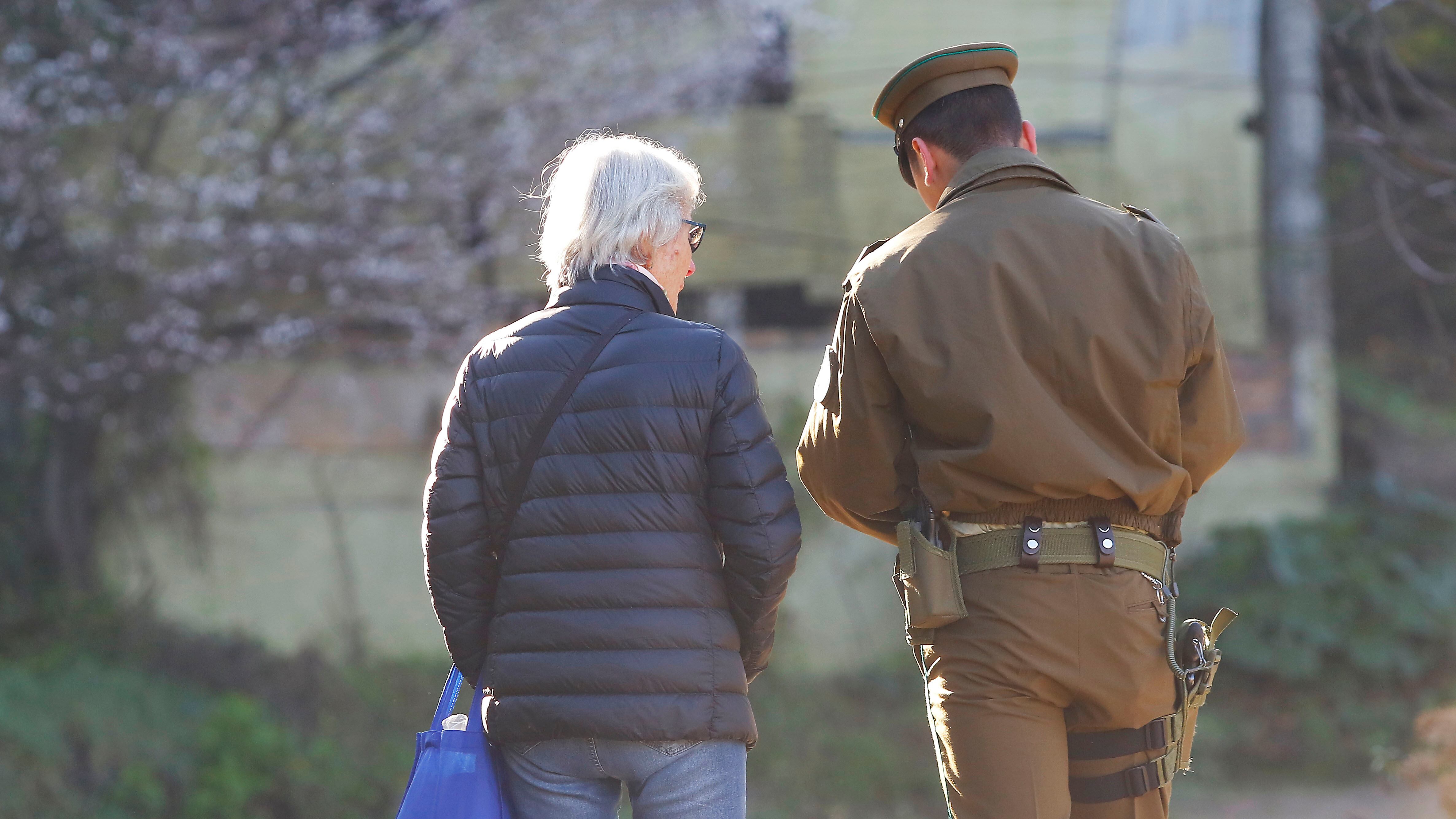 Abuelitos y Carabineros